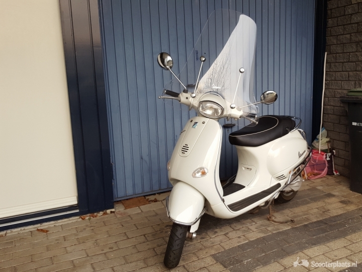 Vespa LX 50 wit